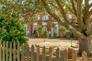 Property grounds - 3 Bed in Reydon (oc-a36049) (Reydon)