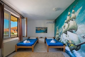 Free WiFi - Pirate Backpackers  (ULCINJ)