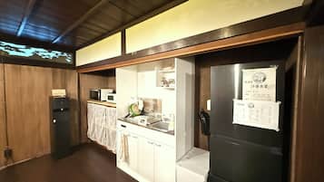 Shared fridge, shared microwave