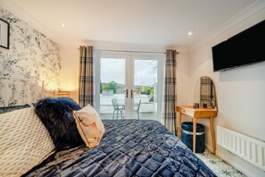 A bedroom with a bed, a desk, a mirror, and a view through a glass door. - 1 Bed in Kirn (oc-n35088) (Kirn)