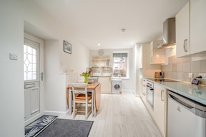 Microwave, oven, cookware/dishes/utensils - 1 Bed in Kirn (oc-n35088) (Kirn)