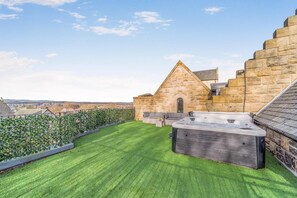 A rooftop with a hot tub, a stone building, and a view of the city. - 4 Bed in High Bonnybridge (oc-v36039) (Bonnybridge)