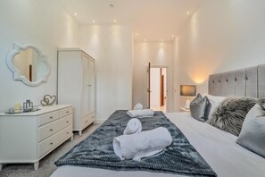 Bügeleisen/Bügelbrett, Reisekinderbett, kostenloses WLAN, Bettwäsche
