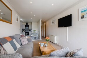 TV - 2 Bed in Perranporth (oc-f34875) (Perranporth)