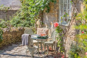 Outdoor dining - 2 Bed in Burton Bradstock (oc-o35069) (Burton Bradstock)