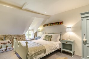 Free WiFi, bed sheets - 2 Bed in Burton Bradstock (oc-o35069) (Burton Bradstock)
