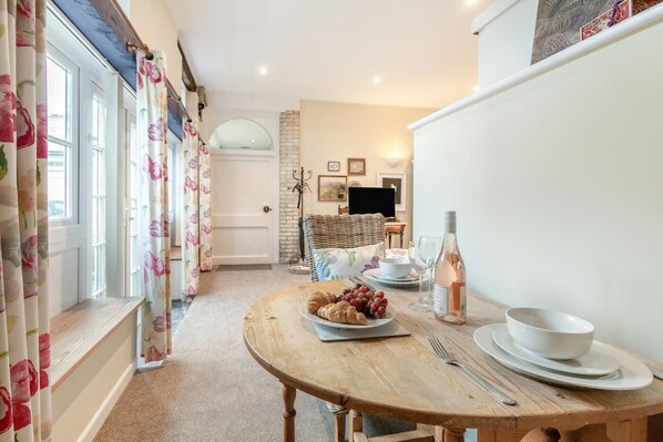Dining - 1 Bed in Fowey (oc-t36056) (Fowey)