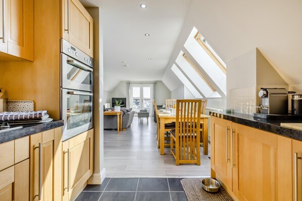 Microwave, oven, dishwasher, high chair - 3 Bed in Horning (oc-r36339) (Horning)