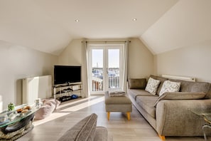 TV - 3 Bed in Horning (oc-r36339) (Horning)