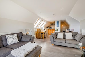 TV - 3 Bed in Horning (oc-r36339) (Horning)