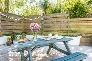 Outdoor dining - 4 Bed in Woolacombe (oc-u34814) (Woolacombe)
