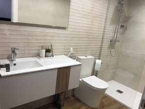 Bathroom - Vrbo Property (Vinuesa)