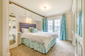 Travel cot, free WiFi, bed sheets - 5 Bed in Perranporth (oc-y34871) (Perranporth)