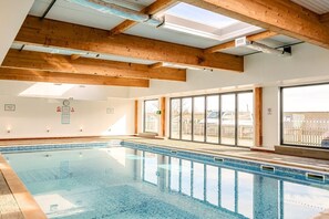 Innendørsbasseng