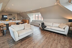 A spacious loft apartment with a dining area, kitchen, and seating area. - 3 Bed in Seahouses (oc-f36328) (Seahouses)