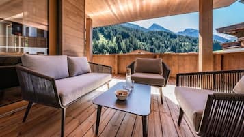 Deluxe Apartment, Mountain View | Terrace/patio