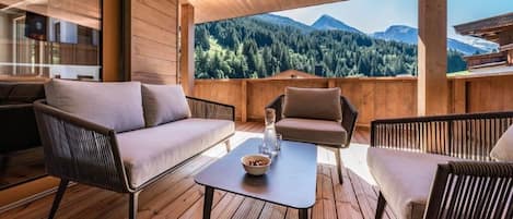 Deluxe-Apartment, Bergblick | Terrasse/Patio