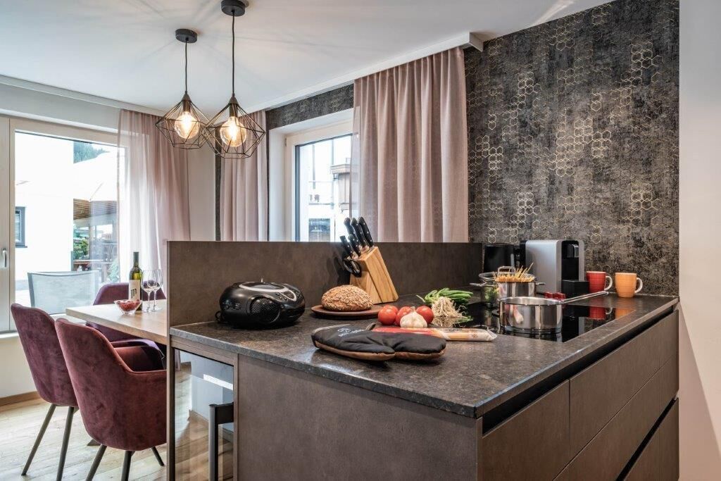 Deluxe Apartment, Balcony, Mountain View | Private kitchen | Full-sized fridge, microwave, oven, stovetop