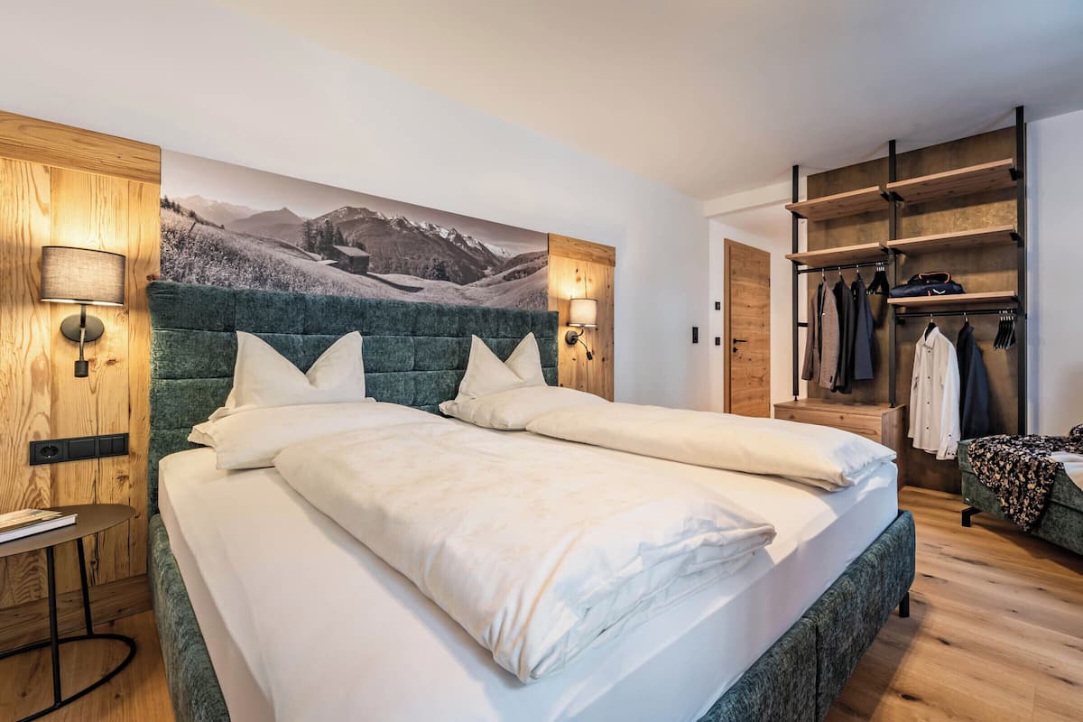 Deluxe Apartment, Balcony, Mountain View | Premium bedding, in-room safe, desk, laptop workspace