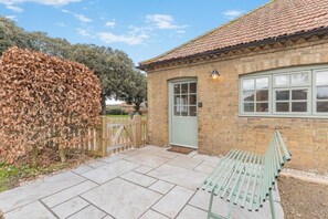 Terrace/patio - 2 Bed in Holkham (oc-c34779) (Holkham)