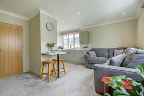 TV - 1 Bed in Perranporth (oc-f34869) (Perranporth)