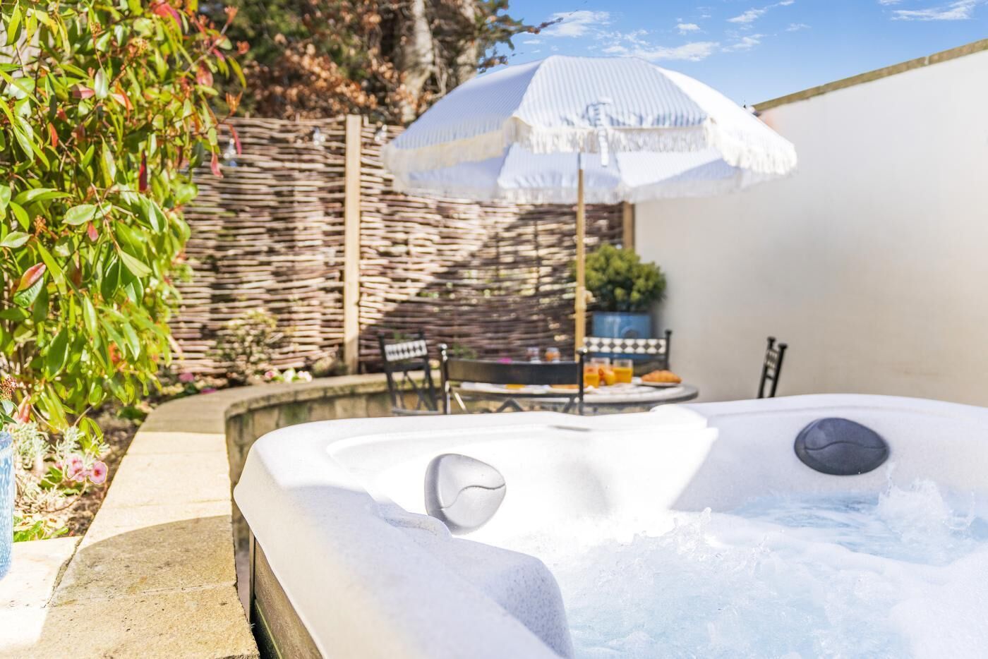 Outdoor spa tub