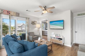 Smart TV, DVD player - ⭐Beachside Villas 1023 | Walk to Beach | Huge Pool | Spacious Balcony⭐ (Santa Rosa Beach)