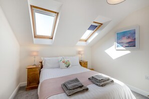 Iron/ironing board, free WiFi, bed sheets - 2 Bed in Upottery (oc-s36296) (Upottery)