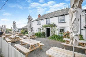 Outdoor dining - 2 Bed in Padstow (oc-g34917) (Trevone)