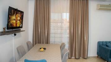 Family Apartment, Balcony, Garden View | Dining