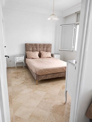 Apartamento familiar, balcón, vistas al jardín | Caja fuerte, cortinas opacas, wifi gratis