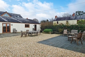 Outdoor dining - 3 Bed in Parkmill (oc-t36335) (Parkmill)