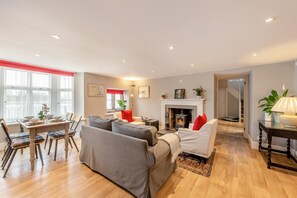 TV, fireplace - 2 Bed in St. Mellion (oc-q36012) (Landulph)
