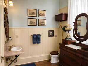 Bathroom - The Empress Hotel | Hornibrook Suite | King Suite (Little Rock)