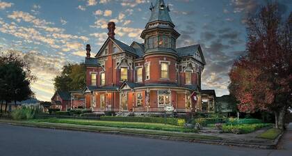 The Grand Empress Suite | Two Bedrooms & Two Baths in Arkansas's Only Michelin Key Hotel