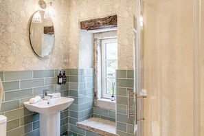 Towels - 4 Bed in Norwood (oc-b35549) (Norwood)
