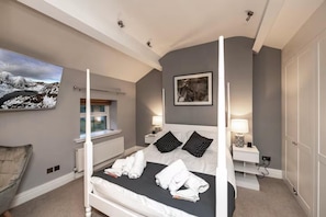 Bügeleisen/Bügelbrett, Reisekinderbett, kostenloses WLAN, Bettwäsche