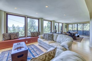 TV, fireplace - Lakeview Retreat in the Heart of Kings Beach (Kings Beach)
