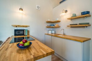 Microwave, oven, dishwasher, cookware/dishes/utensils - 2 Bed in Watermillock (oc-p36900) (Ullswater)