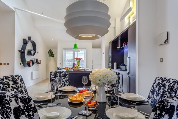 Dining - 2 Bed in Harrogate (oc-hh086) (Harrogate)