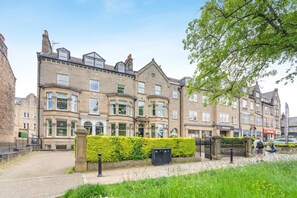 Exterior - 2 Bed in Harrogate (oc-hh086) (Harrogate)