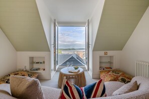 Iron/ironing board, travel cot, free WiFi, bed sheets - 4 Bed in Padstow (oc-c27973) (Padstow)