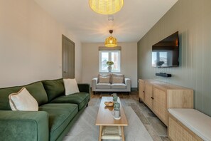 TV - 3 Bed in Northrepps (oc-h36887) (Northrepps)