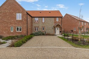 Exterior - 3 Bed in Northrepps (oc-h36887) (Northrepps)