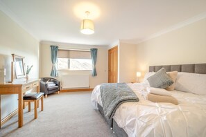 Free WiFi, bed sheets - 3 Bed in Port William (oc-w36919) (West Barr)