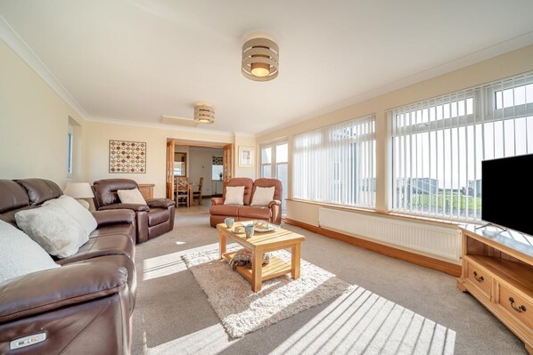 TV - 3 Bed in Port William (oc-w36919) (West Barr)