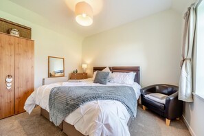Free WiFi, bed sheets - 2 Bed in Port William (oc-w36920) (West Barr)