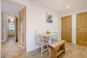 Dining - 2 Bed in Winterbourne Dauntsey (oc-d36904) (Winterbourne Dauntsey)