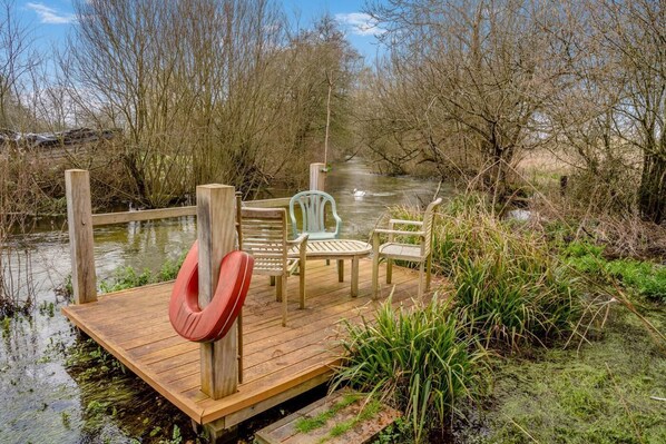 Property grounds - 2 Bed in Winterbourne Dauntsey (oc-d36904) (Winterbourne Dauntsey)