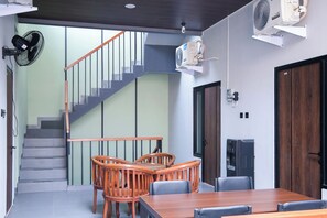 Dining - Easy Stay Co Living By ARBA (Sleman)